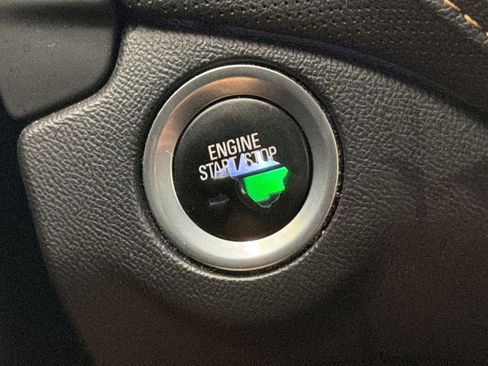 Used 2018 Chevrolet Equinox Premier FWD image 17