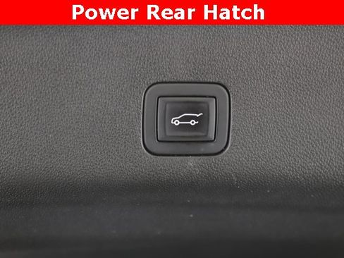 Used 2025 Chevrolet Suburban High Country image 33