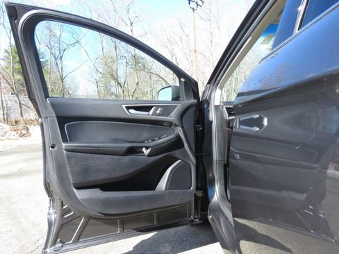 Used 2020 Ford Edge SEL w/ Cold Weather Package image 9