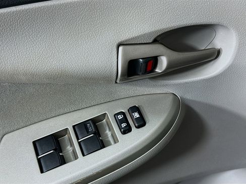 Used 2012 Toyota Corolla LE FWD image 15