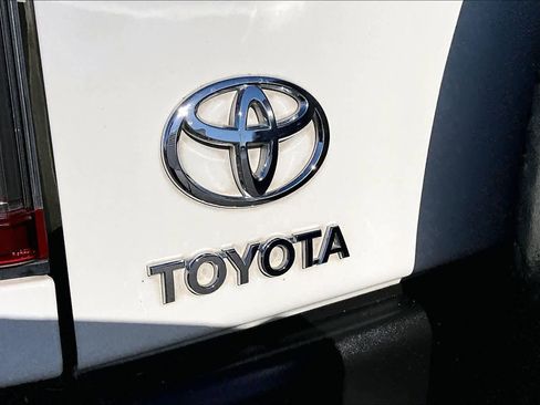 Used 2014 Toyota FJ Cruiser 4WD w/ Upgrade Package image 30