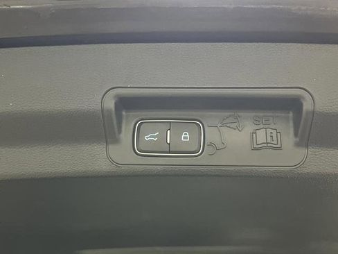 Used 2023 Ford Explorer XLT AWD/4WD image 16