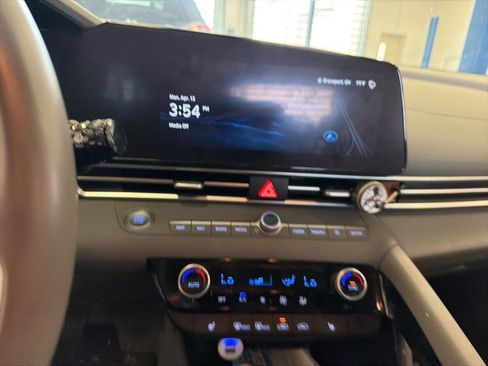 Used 2023 Hyundai Elantra SEL w/ Convenience Package image 4