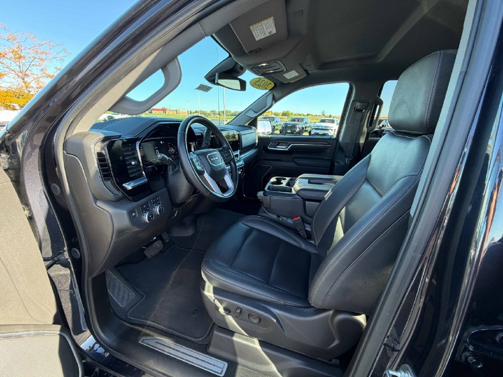 Used 2025 GMC Sierra 1500 SLT AWD/4WD image 17