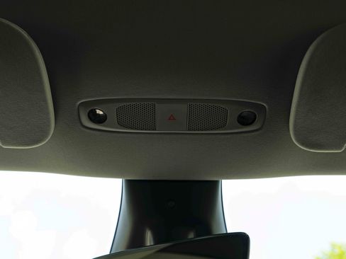 Used 2023 Tesla Model Y Long Range AWD/4WD image 23