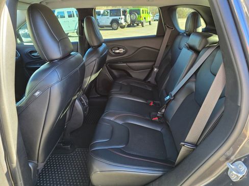 Used 2022 Jeep Cherokee Trailhawk w/ Trailer Tow Group image 10