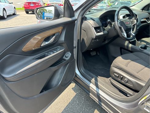 Certified 2020 GMC Terrain SLE w/ Driver Convenience Package AWD/4WD image 8