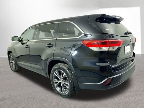 Used 2018 Toyota Highlander LE image 30