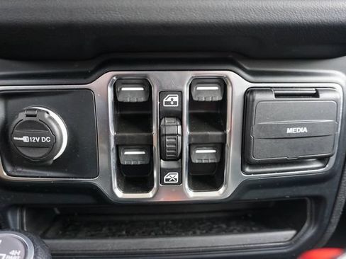 Used 2024 Jeep Wrangler Unlimited Sahara AWD/4WD image 30