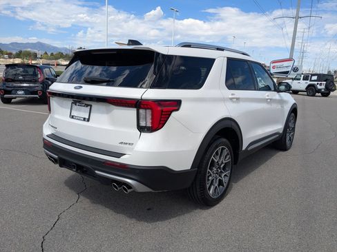 Used 2025 Ford Explorer Platinum w/ Ultimate Package AWD/4WD image 3