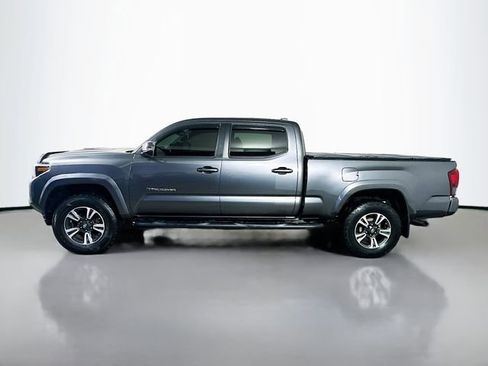 Used 2018 Toyota Tacoma TRD Sport image 6