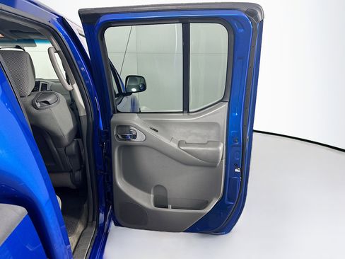 Used 2013 Nissan Frontier SV image 27