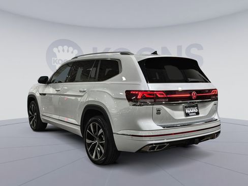 Used 2024 Volkswagen Atlas SEL Premium R-Line AWD/4WD image 4