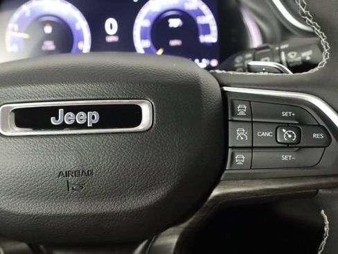 Used 2023 Jeep Grand Cherokee Limited RWD image 9