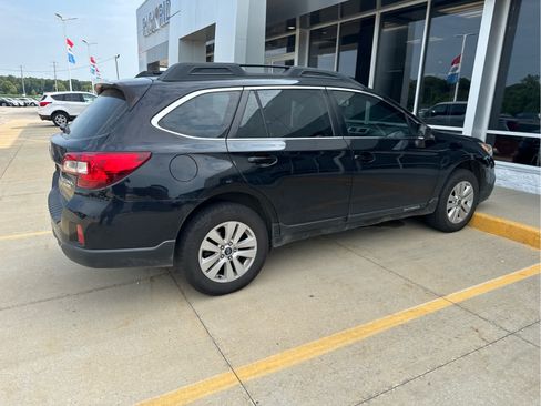 Used 2017 Subaru Outback 2.5i AWD/4WD image 3