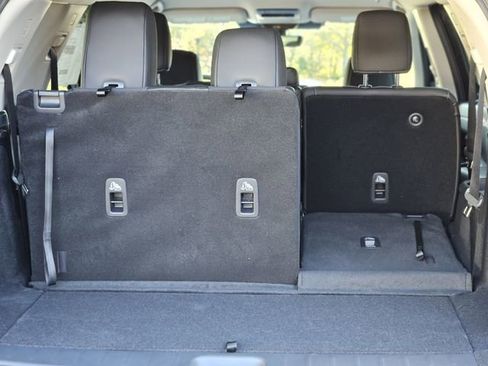 New 2025 Nissan Pathfinder SL w/ Black Appearance Package image 30