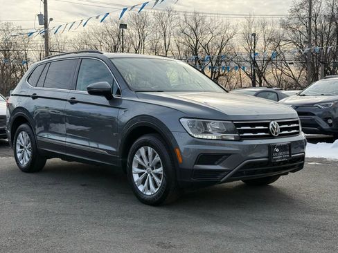 Used 2018 Volkswagen Tiguan SE w/ Panoramic Sunroof Package image 3
