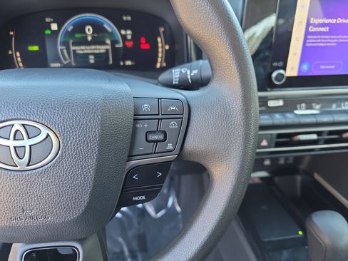 Used 2025 Toyota Camry LE FWD image 15