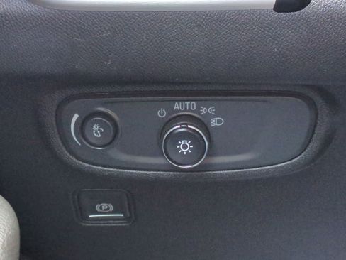 Used 2018 GMC Terrain SLE w/ Driver Convenience Package FWD image 17
