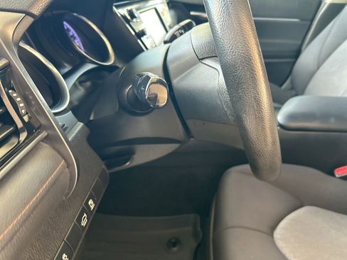 Used 2019 Toyota Camry LE image 33