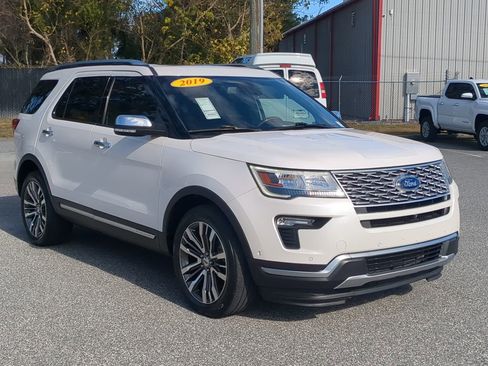 Used 2019 Ford Explorer Platinum image 11