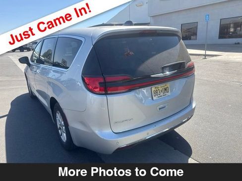 Used 2024 Chrysler Pacifica Touring-L FWD image 3