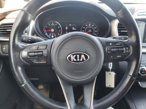 Used 2018 Kia Sorento FWD image 18