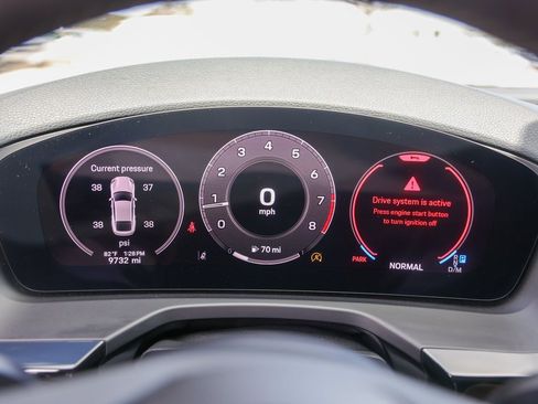 Used 2024 Porsche Panamera image 11