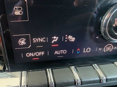 Used 2025 GMC Yukon Denali AWD/4WD image 32