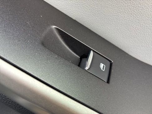 Used 2022 Ford Explorer XLT w/ Equipment Group 202A image 28