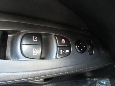 Used 2020 Nissan Pathfinder SV image 33