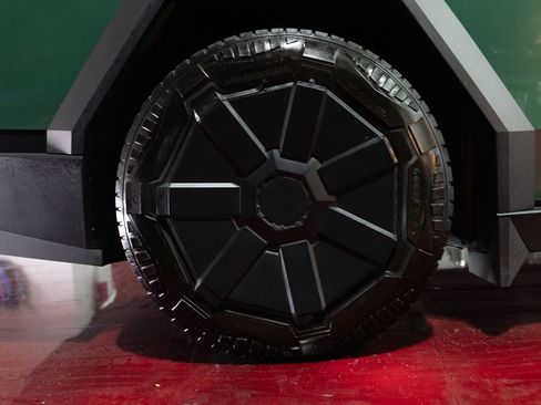 Used 2024 Tesla Cybertruck Cyberbeast image 24