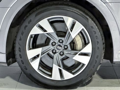 Used 2021 Audi e-tron Premium w/ Convenience Plus Package image 11