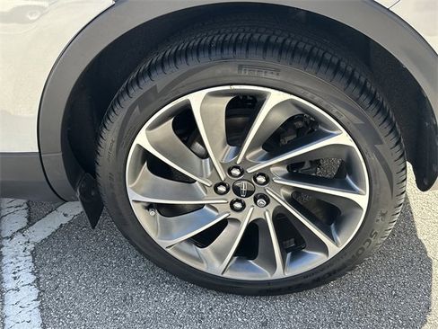 Certified 2022 Lincoln Nautilus Reserve w/ Equipment Group 201A image 10