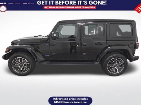 Used 2022 Jeep Wrangler Unlimited Sahara image 2