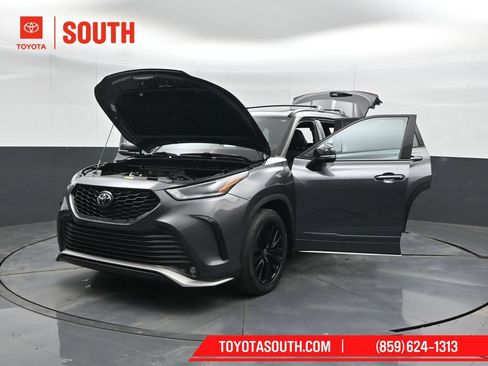 Used 2023 Toyota Highlander XSE AWD/4WD image 62
