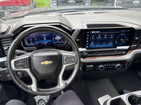 Used 2025 Chevrolet Silverado 1500 LT AWD/4WD image 11