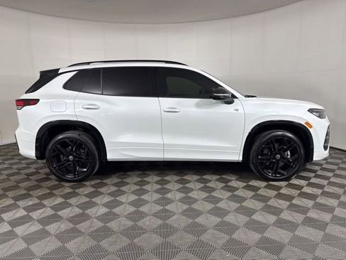 Certified 2025 Volkswagen Tiguan SE R-Line AWD/4WD image 2