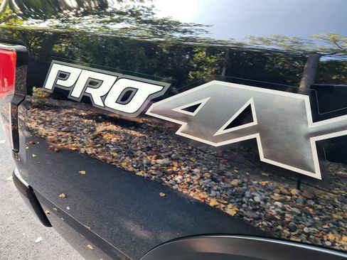 Used 2020 Nissan Titan PRO-4X w/ Pro-4x Convenience Package image 6