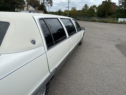 Used 1995 Cadillac Fleetwood Brougham image 29