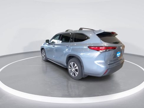 Certified 2021 Toyota Highlander XLE AWD/4WD image 6
