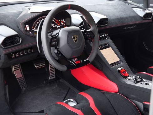 Used 2021 Lamborghini Huracan STO image 14