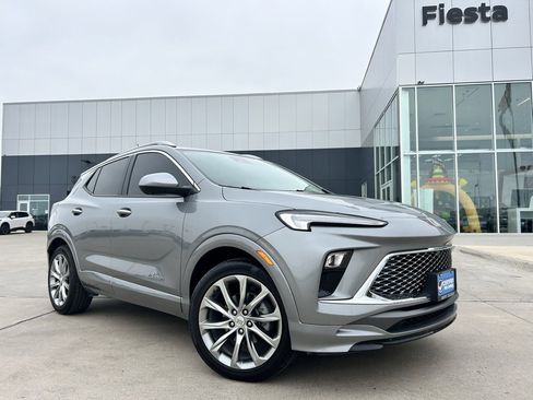 Used 2025 Buick Encore GX Avenir w/ Avenir Technology Package image 1
