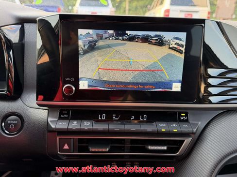 Used 2025 Toyota Camry SE FWD image 9
