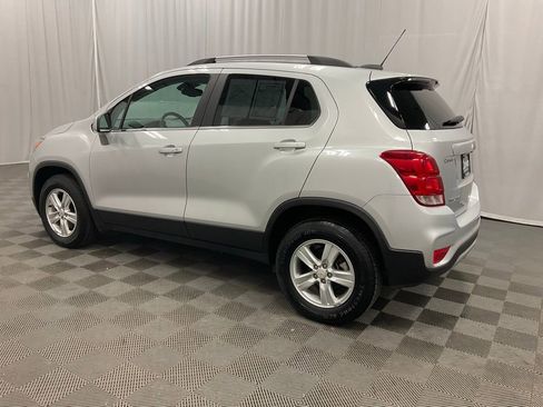 Used 2020 Chevrolet Trax LT w/ LT Convenience Package image 4