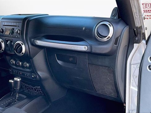 Used 2011 Jeep Wrangler Sahara image 20