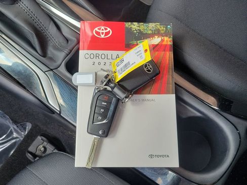Used 2022 Toyota Corolla LE w/ Carpet Mat Package (TMS) FWD image 31