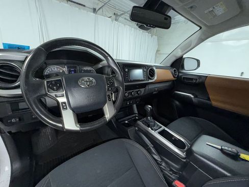 Used 2019 Toyota Tacoma SR5 image 3