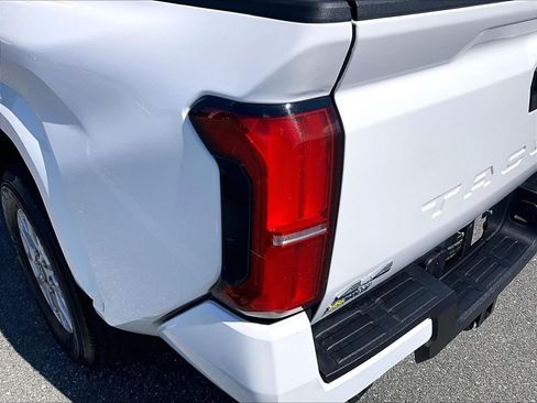 Used 2026 Toyota Tacoma SR5 AWD/4WD image 34