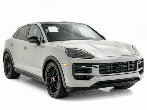 Used 2025 Porsche Cayenne GTS image 34